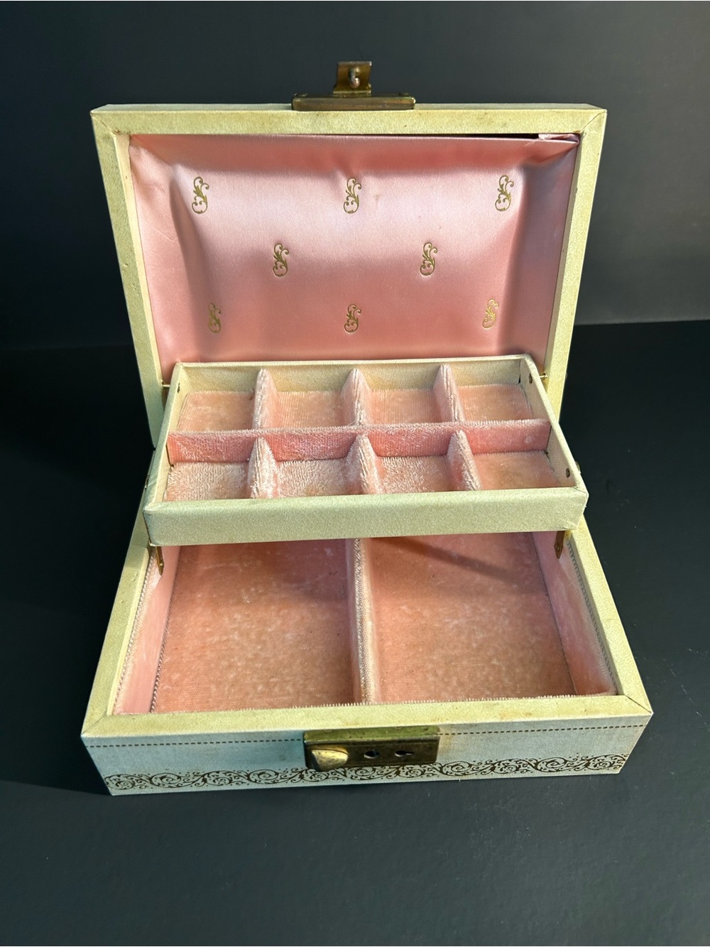 Vintage Mele Cream Jewelry Box with Pink Velvet Interior